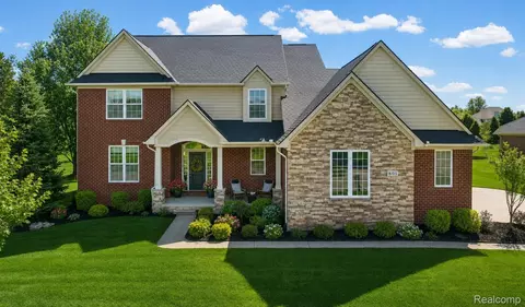 801 Watersmeet Dr, Oxford, MI 48371