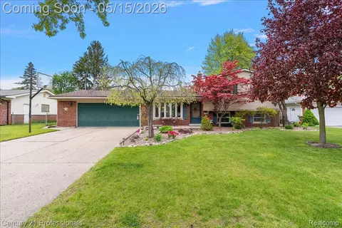 5788 Strathdon Way, Waterford, MI 48327
