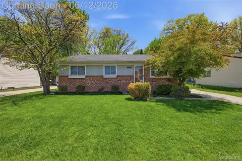 33499 Unicorn Ct, Westland, MI 48186