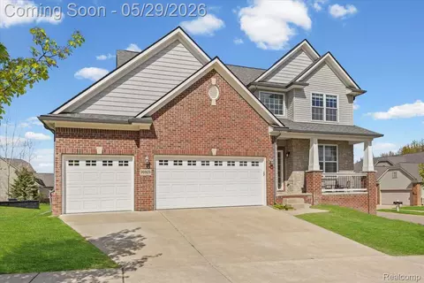 30925 Asbury Hill Dr, Lyon, MI 48165