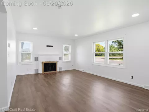 Living - 31245 Beverly Rd, Romulus, MI 48174 photo 1 of 2