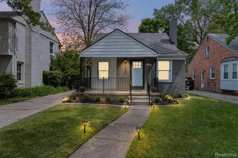 1388 Vernier Rd, Grosse Pointe Woods, MI 48236
