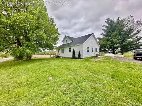 5435 Byron Rd, Howell, MI 48855
