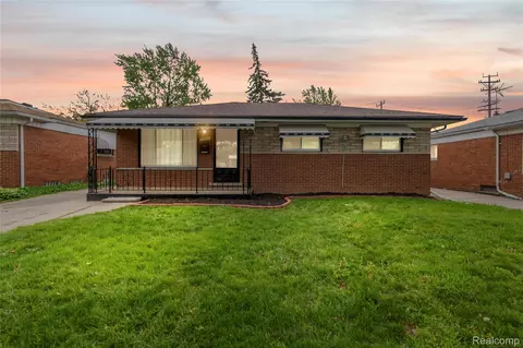 7218 Superior, Center Line, MI 48015