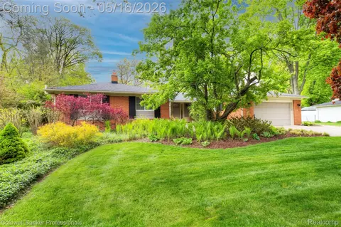 3540 Tothill Dr, Troy, MI 48084