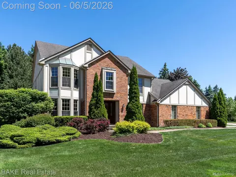 10000 Red Maple Dr, Plymouth, MI 48170