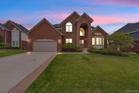 42088 Woodglen Dr, Novi, MI 48375