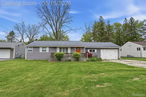 6141 Sandy Ln N, Burton, MI 48519