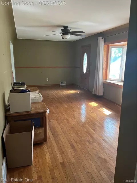 225 Juniper St, Auburn Hills, MI 48326