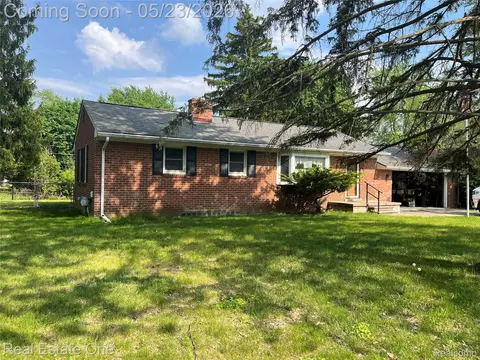 225 Juniper St, Auburn Hills, MI 48326