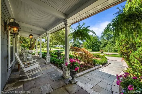 275 Barden Rd, Bloomfield Hills, MI 48304