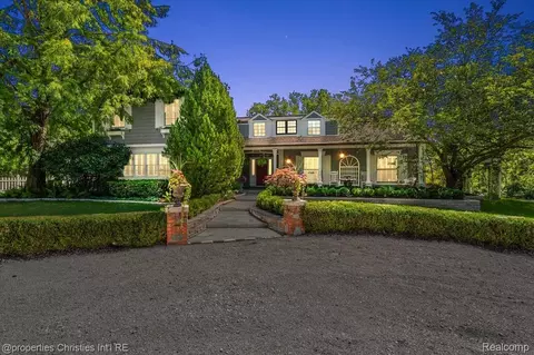 275 Barden Rd, Bloomfield Hills, MI 48304