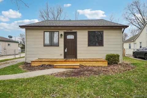 24784 Trombley St, Harrison, MI 48045