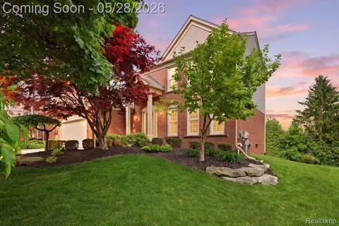 3703 Hidden Forest Dr, Orion, MI 48359