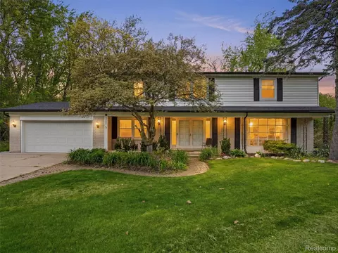 37296 Maple Leaf Ct, Clinton Township, MI 48036