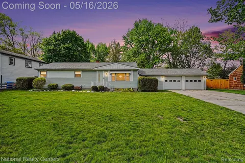 5850 Eldridge Dr, Waterford, MI 48327