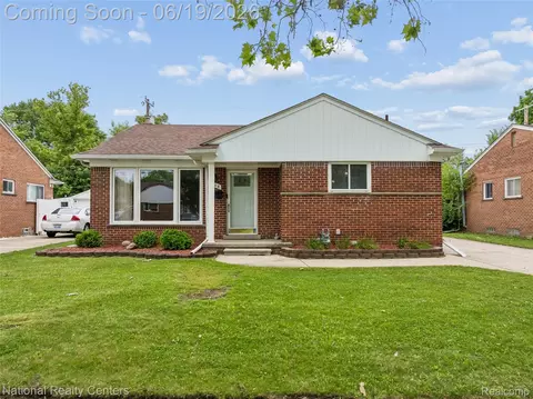 8108 Whitefield St, Dearborn Heights, MI 48127