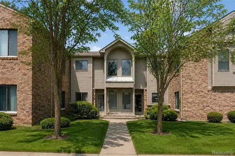 42739 Lilley Pointe Dr, Canton, MI 48187