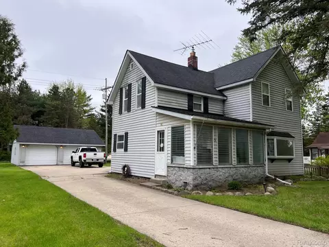 25 W Hunters Creek Rd, Lapeer, MI 48446