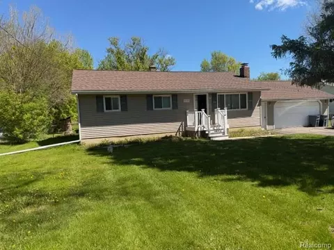 5095 Raymond Ave, Burton, MI 48509