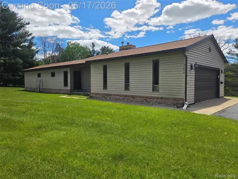 3296 Swarthout Rd, Pinckney, MI 48169