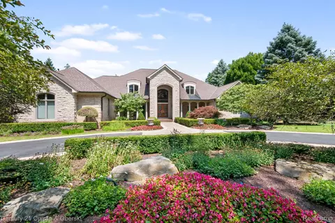 46472 Shelley Pond Dr, Northville, MI 48168