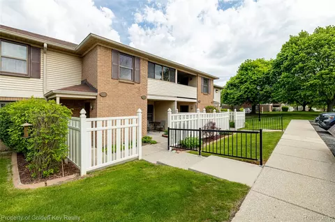 19625 Northridge Dr #57, Northville, MI 48167