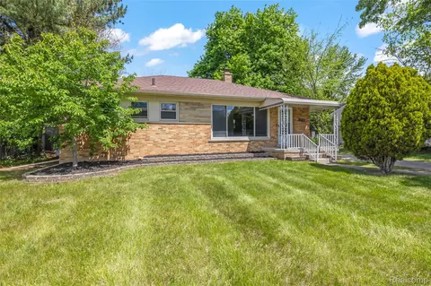 27230 W 6 Mile Rd, Redford, MI 48240