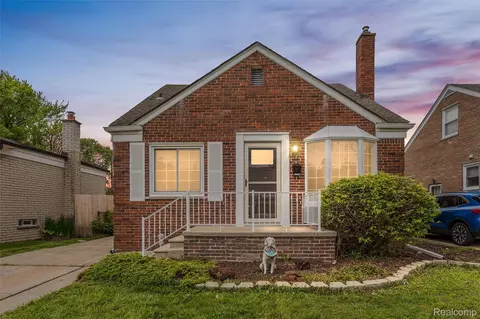 27935 Grant St, Saint Clair Shores, MI 48081
