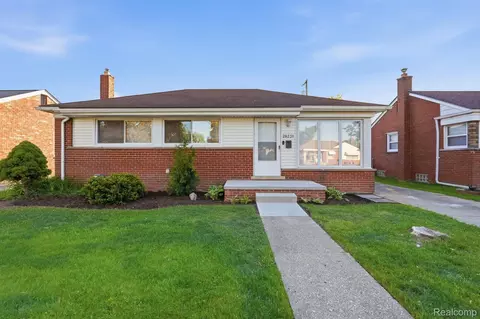 28231 Fountain St, Roseville, MI 48066