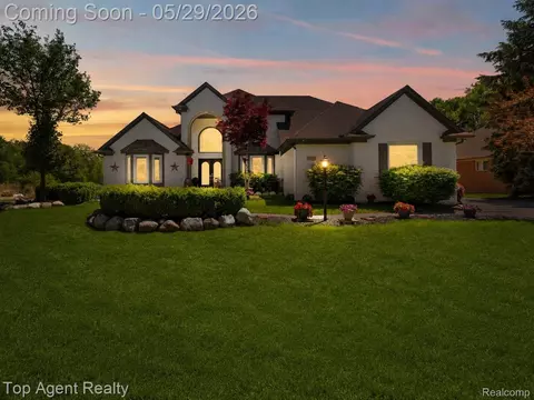43912 Trillium Dr, Sterling Heights, MI 48314