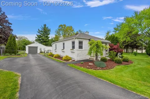 8529 Munrovia St, Shelby Township, MI 48317