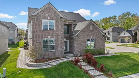3559 Birchmount Dr, Troy, MI 48083