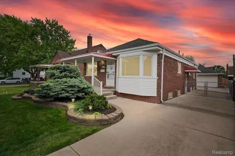 2211 White Ave, Lincoln Park, MI 48146