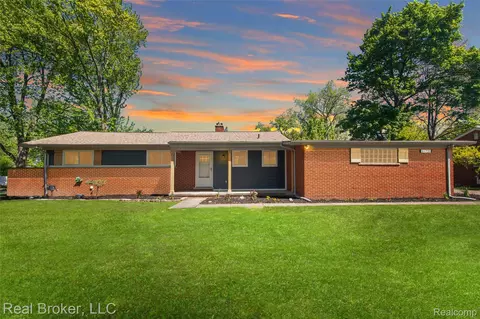 31720 N Marklawn St, Farmington Hills, MI 48334