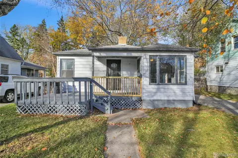 1916 Wood St, Saginaw, MI 48602