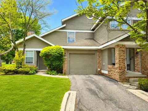 6606 Embers Ct, West Bloomfield, MI 48322