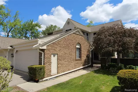 7139 Creeks Xing, West Bloomfield, MI 48322