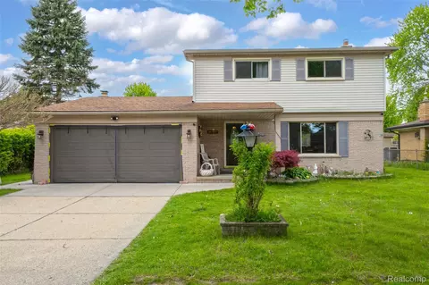 30615 Scrivo Dr, Warren, MI 48092
