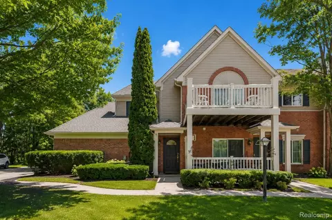 210 Marigold Cir #7, Westland, MI 48185