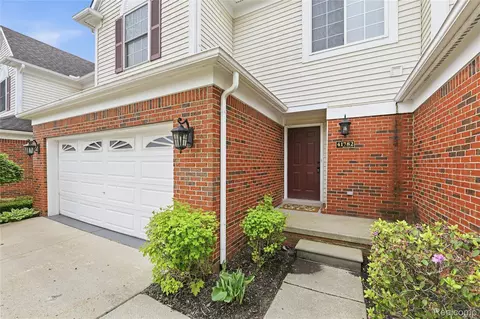 41782 Brownstone Dr, Novi, MI 48377