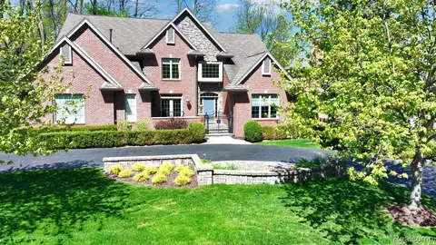 4502 Forest Edge Ln, West Bloomfield, MI 48323
