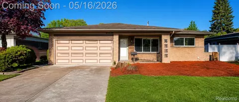 33538 Somerset Dr, Sterling Heights, MI 48312