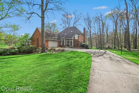 3575 Clark Cir, Commerce, MI 48382