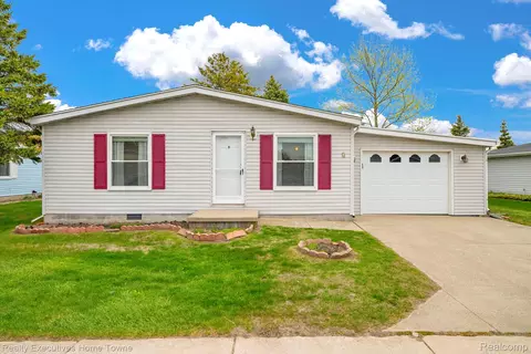 4333 24th Ave #2, Fort Gratiot, MI 48059