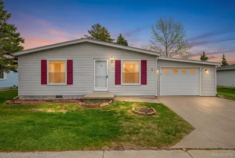 4333 24th Ave #2, Fort Gratiot, MI 48059