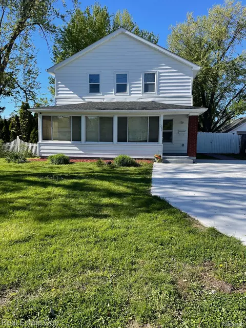 18475 Hazelwood St, Roseville, MI 48066