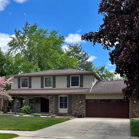 17274 Vacri Ln, Livonia, MI 48152