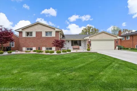 1024 Blairmoor Ct, Grosse Pointe Woods, MI 48236