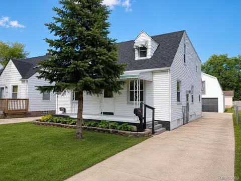 5157 Niagara St, Wayne, MI 48184